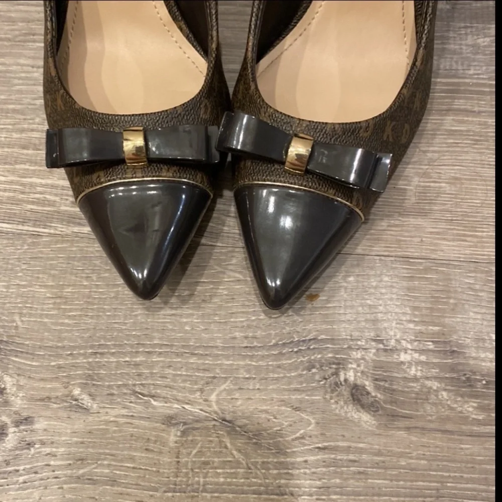 EUC DKNY Pointed Toe With Logo Heels, Size 8 / 38.5 Euro Brown with bow - Picture 6 of 14